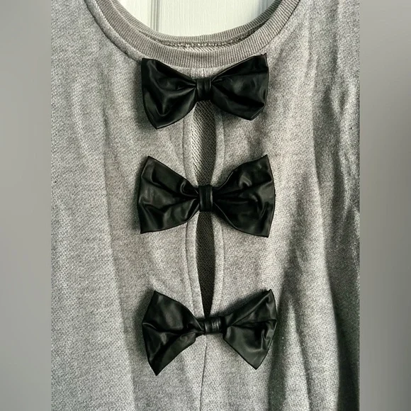 Forever 21 Plus Size Gray Bow-Back Sweater - Picture 4 of 4